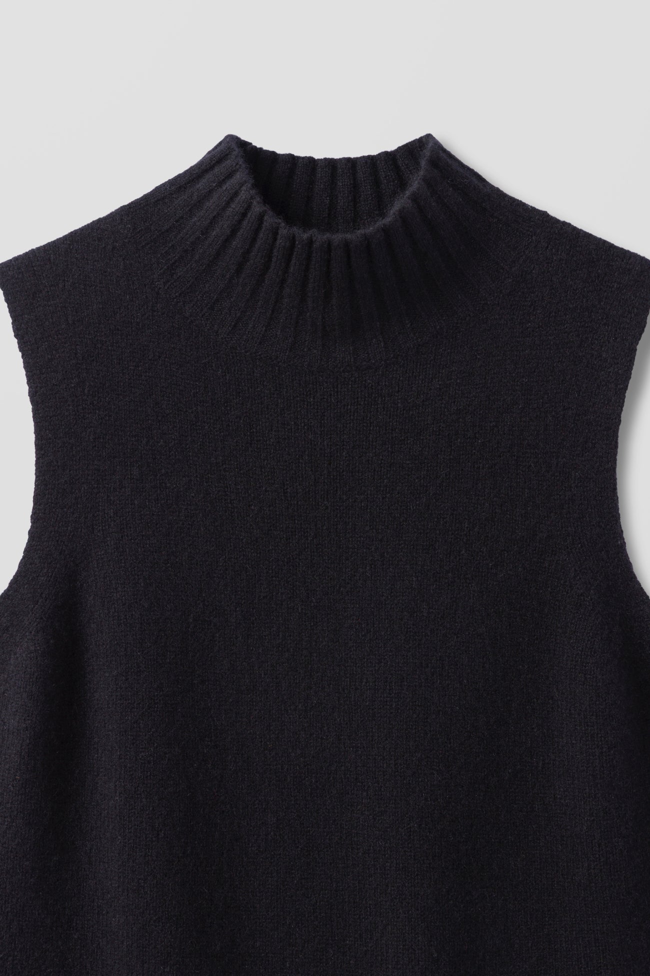 LOUISA SLEEVELESS MOCK NECK