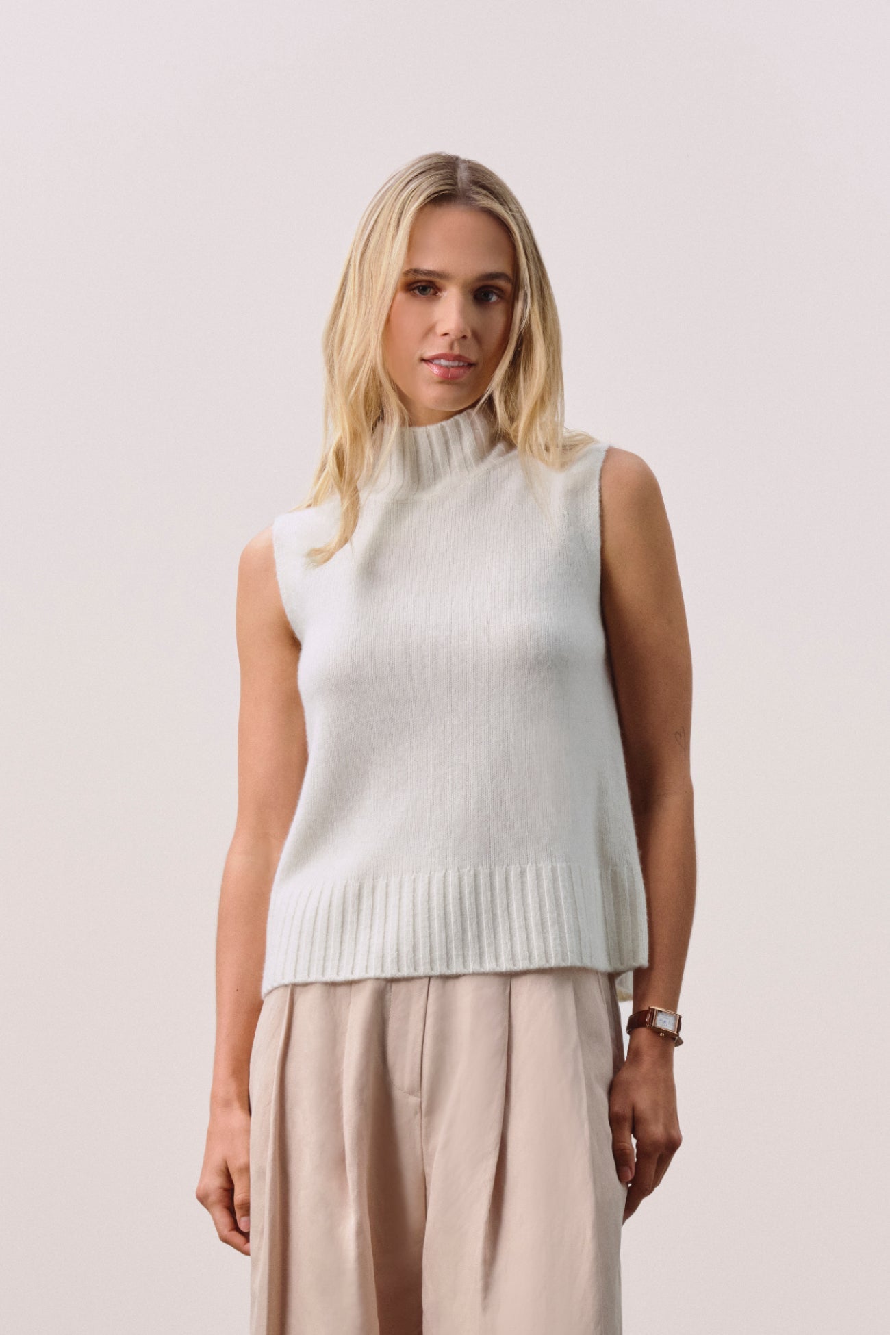 LOUISA SLEEVELESS MOCK NECK